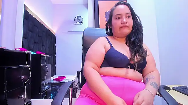 MiaRouss69 online show from June 12, 2026, 3:15 am