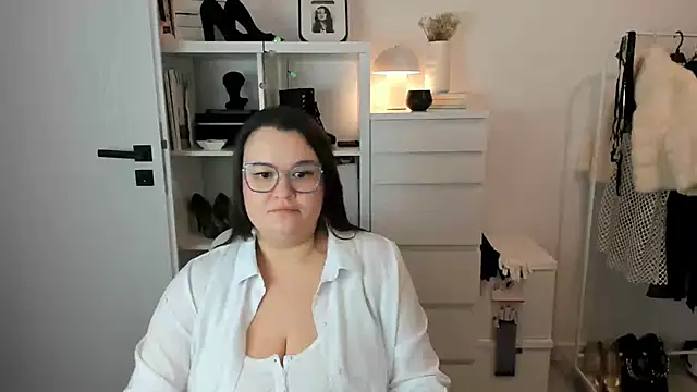 Snapshot of HollyDanceSoul chatting on February 28, 2026, 8:19 pm HollyDanceSoul online show from February 28, 2026, 8:19 pm