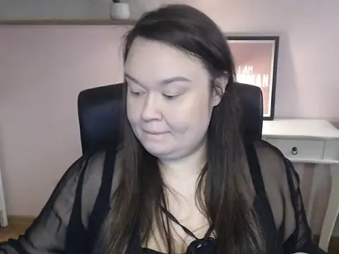 Snapshot of HollyDanceSoul chatting on February 9, 2026, 5:16 am HollyDanceSoul online show from February 9, 2026, 5:16 am