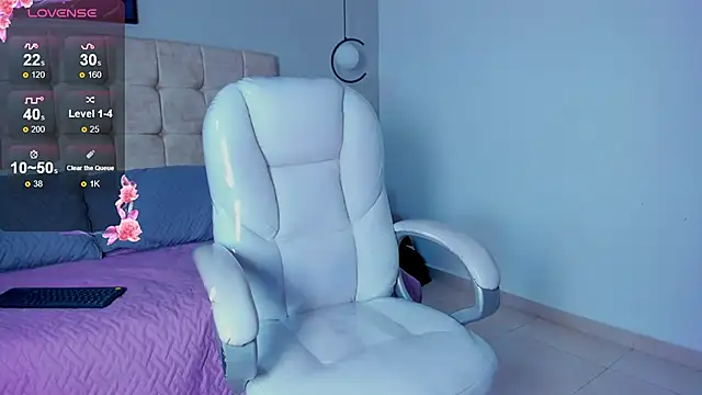 twink royale18 online show from February 17, 2026, 6:38 pm