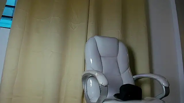 twink royale18 online show from February 26, 2026, 4:29 pm