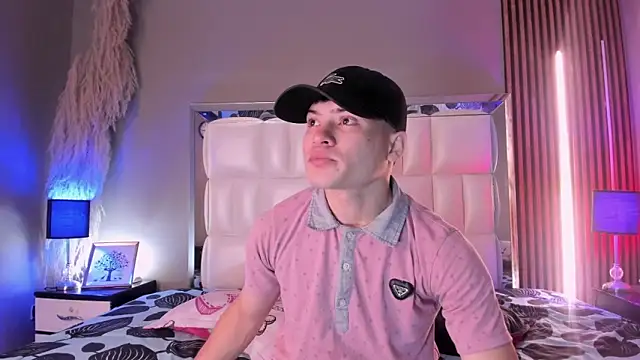 Snapshot of Roger_And_Ramona chatting on March 1, 2026, 12:16 pm Roger And Ramona online show from March 1, 2026, 12:16 pm