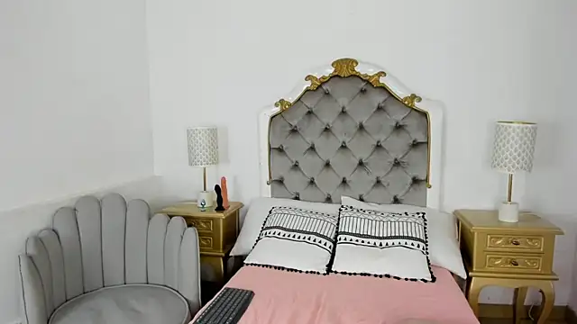 Snapshot of paulina_lux chatting on February 7, 2026, 2:25 pm paulina lux online show from February 7, 2026, 2:25 pm