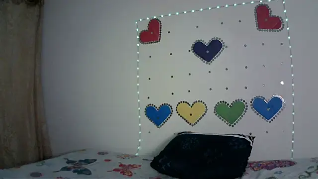 Mia Suarez7 online show from April 8, 2026, 1:23 pm