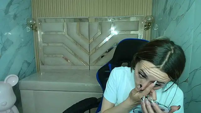 katalina r  online show from March 6, 2026, 8:31 am