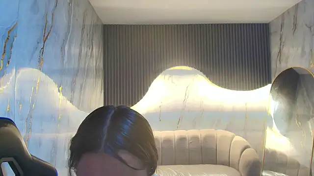 katalina r  online show from April 15, 2026, 7:58 pm