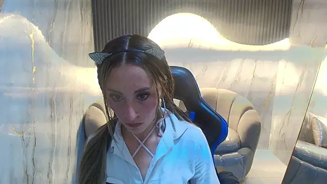 katalina r  online show from February 7, 2026, 3:03 am