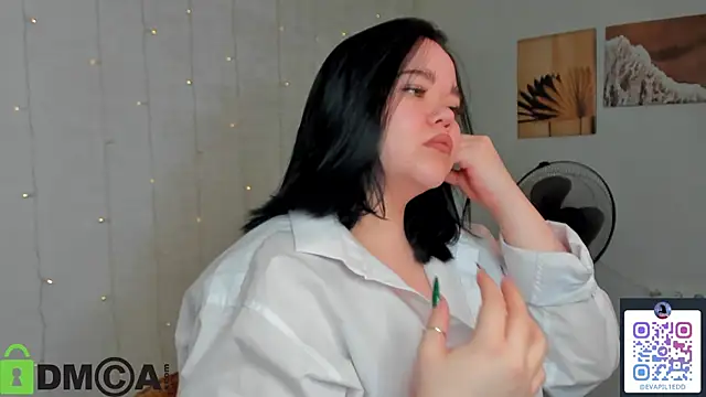 EvaCarrt online show from January 12, 2026, 1:12 am