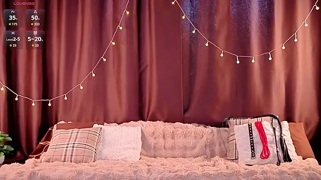 ShyniAlice online show from April 8, 2026, 4:36 am