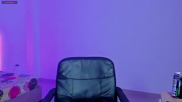 kitty violet11 online show from April 21, 2026, 1:42 am