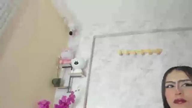 KimiNaru online show from April 18, 2026, 3:42 am