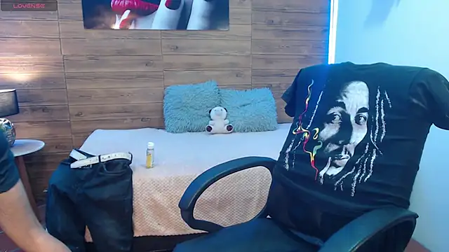 Snapshot of paullcb chatting on February 7, 2026, 3:47 am paullcb online show from February 7, 2026, 3:47 am