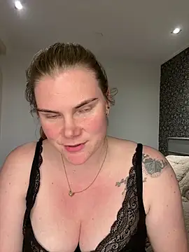 SexyBlondJoanna online show from February 25, 2026, 9:58 pm