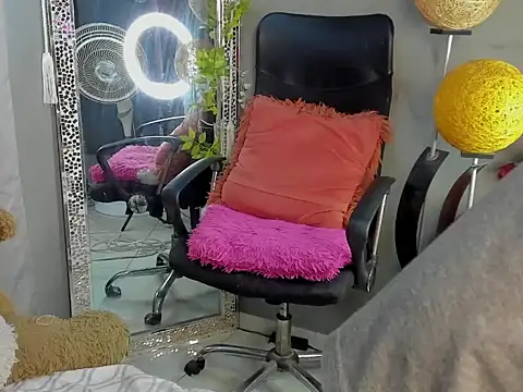 Snapshot of dylaans19 chatting on February 28, 2026, 2:28 pm dylaans19 online show from February 28, 2026, 2:28 pm