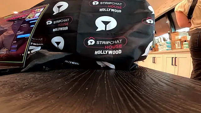 Snapshot of hollyrandall chatting on February 24, 2026, 1:17 am hollyrandall online show from February 24, 2026, 1:17 am