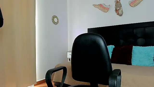 Natalye 23 online show from April 16, 2026, 6:19 pm