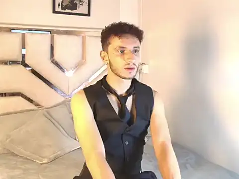 Curlystartt online show from January 12, 2026, 2:02 pm