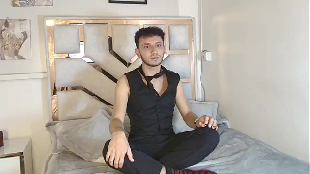 Curlystartt online show from January 13, 2026, 1:15 pm