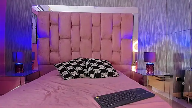 Snapshot of Giselle_Louise chatting on January 14, 2026, 4:05 am Giselle Louise online show from January 14, 2026, 4:05 am