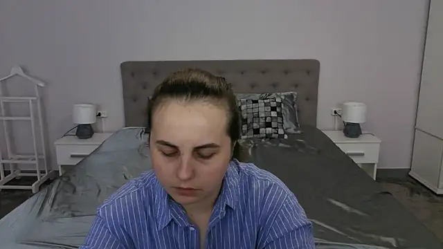 MikaFoxy online show from April 8, 2026, 5:20 am