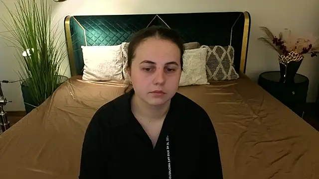 MikaFoxy online show from April 3, 2026, 5:36 am