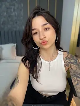  Charlotte Rose online show from April 9, 2026, 2:01 pm