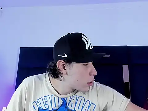 Fer And Tonny online show from January 13, 2026, 7:29 pm