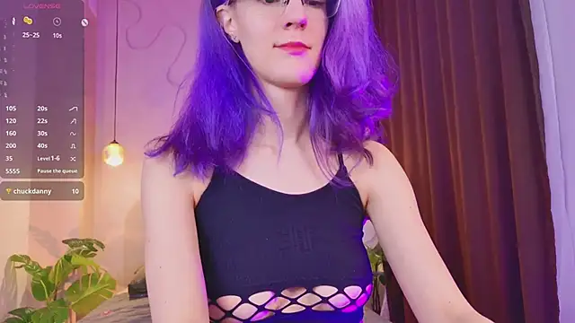 Snapshot of AuraLaunni chatting on January 11, 2026, 8:10 am AuraLaunni online show from January 11, 2026, 8:10 am