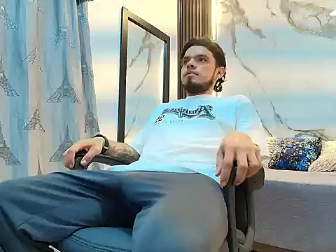 Snapshot of Enzo_Turner chatting on January 14, 2026, 4:05 am Enzo Turner online show from January 14, 2026, 4:05 am