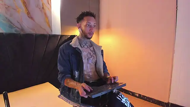 Snapshot of axel_valtier chatting on January 15, 2026, 4:16 am axel valtier online show from January 15, 2026, 4:16 am