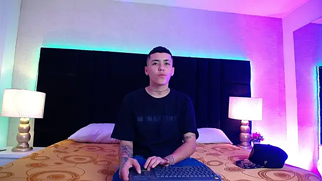 Raven Cox online show from January 13, 2026, 4:49 am