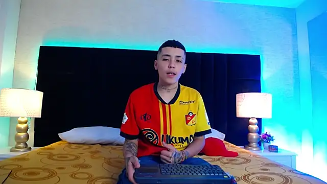 Raven Cox online show from January 12, 2026, 5:25 am