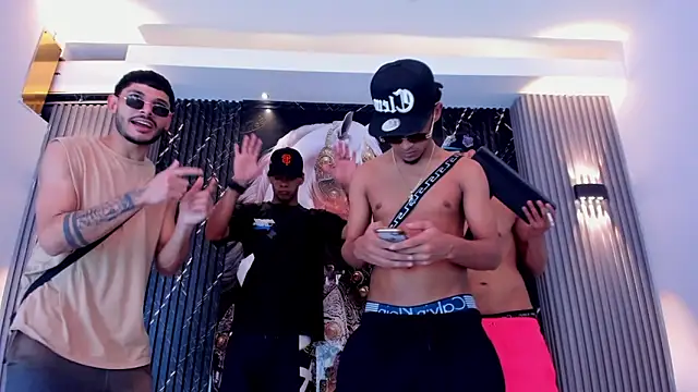 Snapshot of The_Gods_In_Diamonds chatting on February 28, 2026, 7:13 pm The Gods In Diamonds online show from February 28, 2026, 7:13 pm