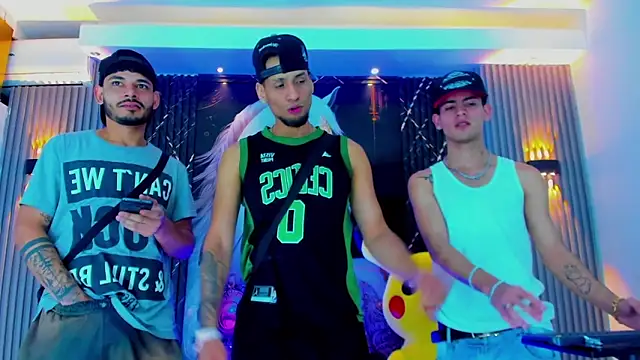 Snapshot of The_Gods_In_Diamonds chatting on January 17, 2026, 5:33 am The Gods In Diamonds online show from January 17, 2026, 5:33 am