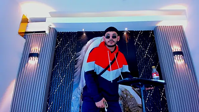 Snapshot of The_Gods_In_Diamonds chatting on March 3, 2026, 3:46 am The Gods In Diamonds online show from March 3, 2026, 3:46 am