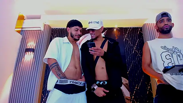 Snapshot of The_Gods_In_Diamonds chatting on February 10, 2026, 9:08 am The Gods In Diamonds online show from February 10, 2026, 9:08 am