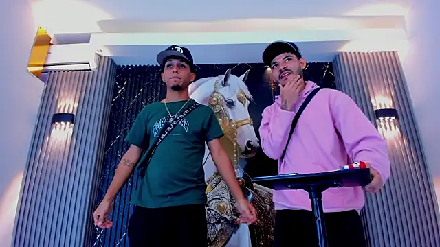 Snapshot of The_Gods_In_Diamonds chatting on March 2, 2026, 5:08 am The Gods In Diamonds online show from March 2, 2026, 5:08 am