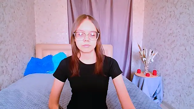 LolliStrawberry online show from April 9, 2026, 7:25 am