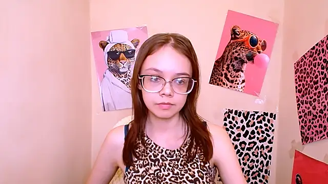 LolliStrawberry online show from April 25, 2026, 1:52 pm