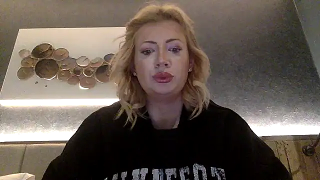 SydneyNoir online show from January 13, 2026, 8:18 am