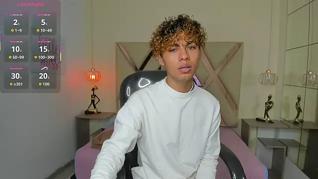 Anyelo Twink online show from May 11, 2026, 4:14 am