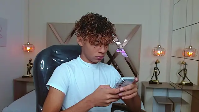 Anyelo Twink online show from March 26, 2026, 4:44 am