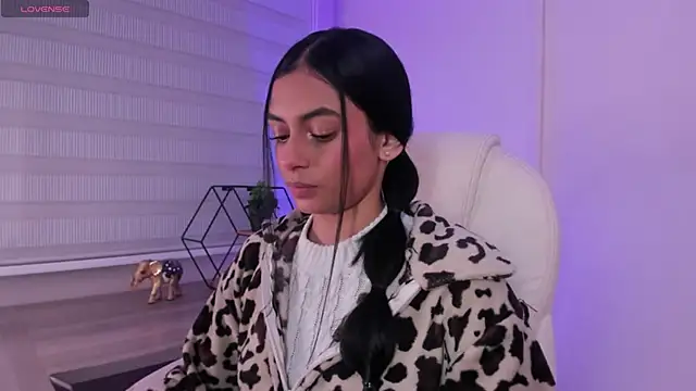 lilith petit  online show from April 8, 2026, 12:50 pm