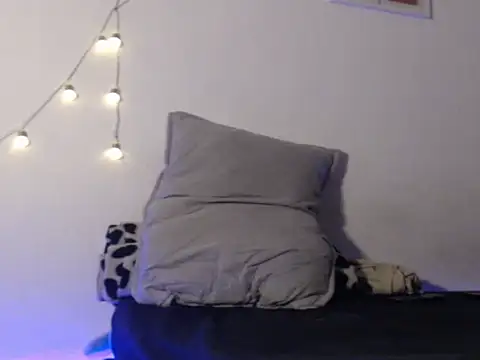 CherryH0ttie online show from April 6, 2026, 4:46 am