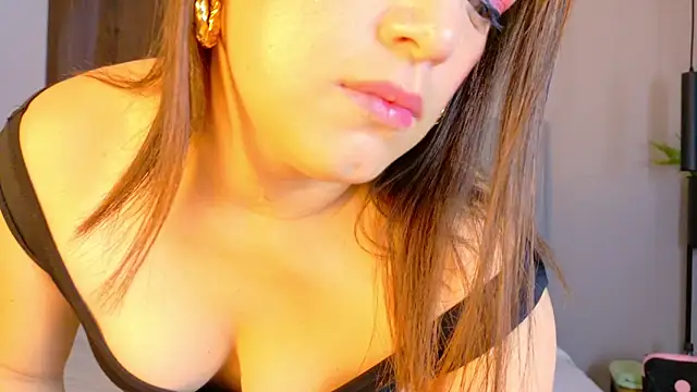 Snapshot of zarah_queen chatting on February 6, 2026, 3:13 am zarah queen online show from February 6, 2026, 3:13 am