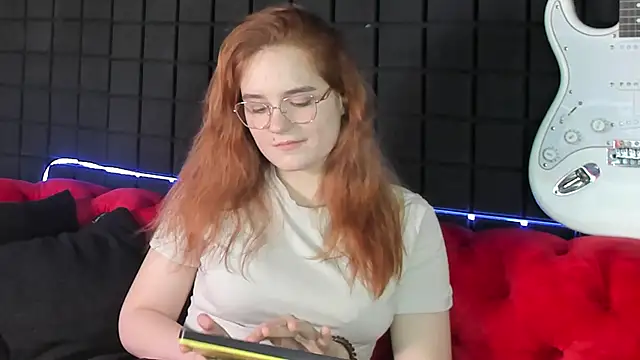 Snapshot of AmyRoy chatting on February 9, 2026, 3:32 pm AmyRoy online show from February 9, 2026, 3:32 pm