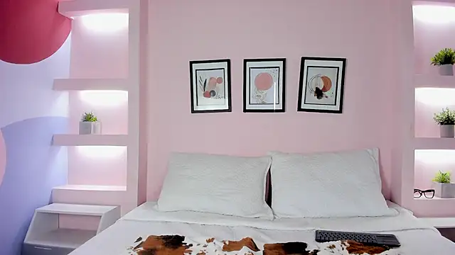 SilvyLaiton online show from January 14, 2026, 12:42 pm