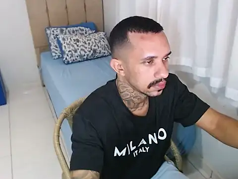 lipegonzalezz online show from February 26, 2026, 2:17 pm