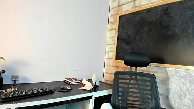 milenahot  69 online show from March 24, 2026, 10:59 am