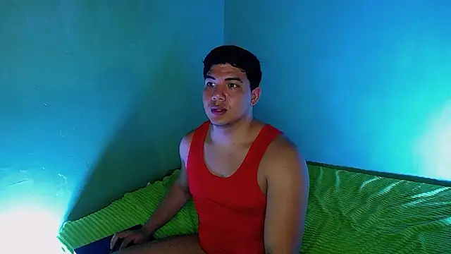 Snapshot of Uriel_Ray chatting on January 14, 2026, 11:52 pm Uriel Ray online show from January 14, 2026, 11:52 pm